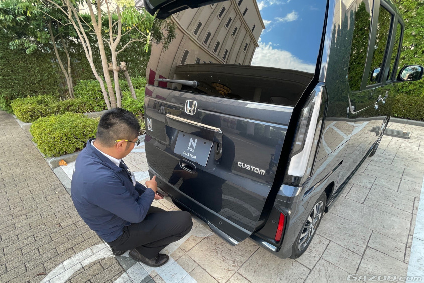 ホンダ N-BOX スロープのリアハッチ