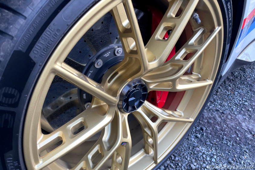 BMW 3.0CSLのホイールの肉抜きの様子