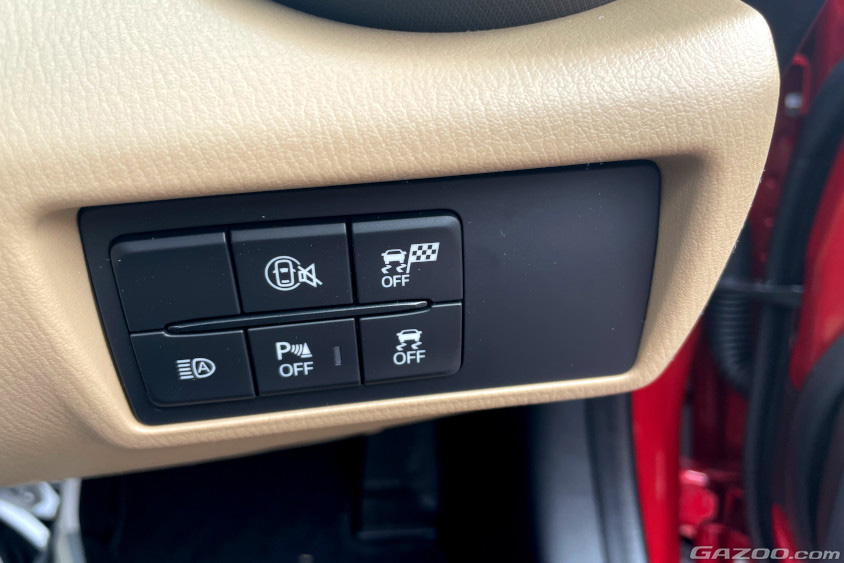 マツダ・ロードスター（ND型）後期型の「DSC-TRACK」のボタン