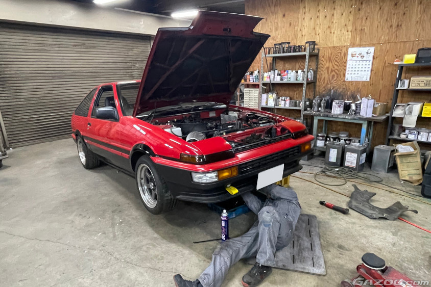 トヨタ・スプリンタートレノ（AE86）赤パン