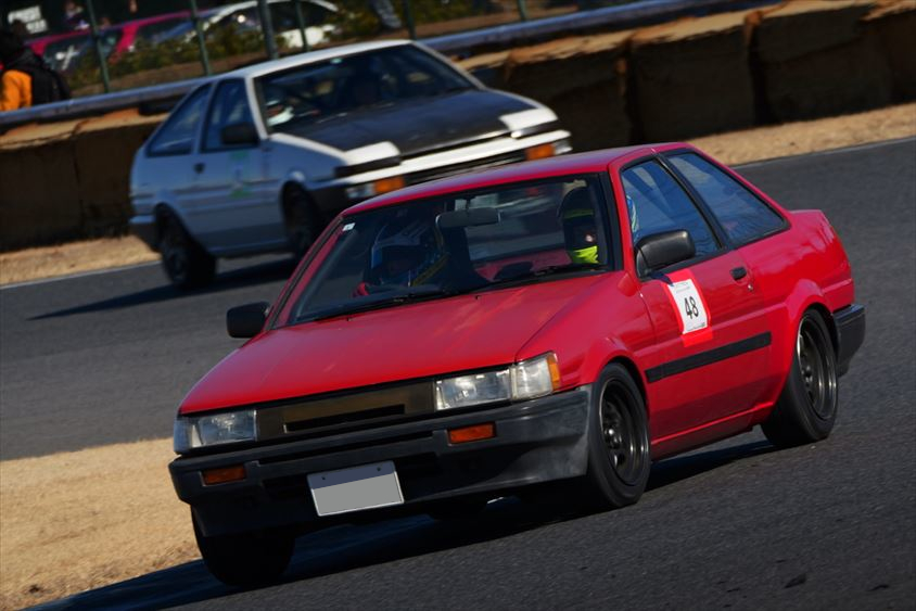 コシミズモータースポーツの輿水好則代表がドライブするカローラレビン