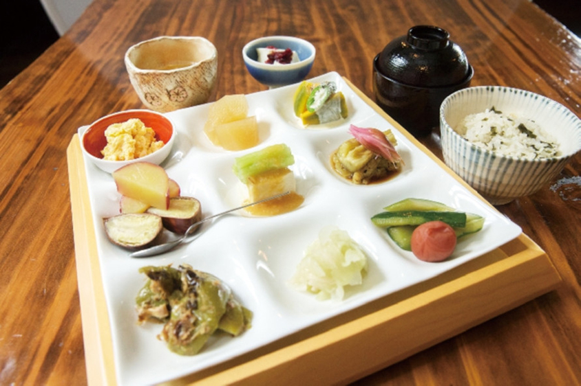 旬の野菜が中心のワンプレート料理は1500円（税別）。