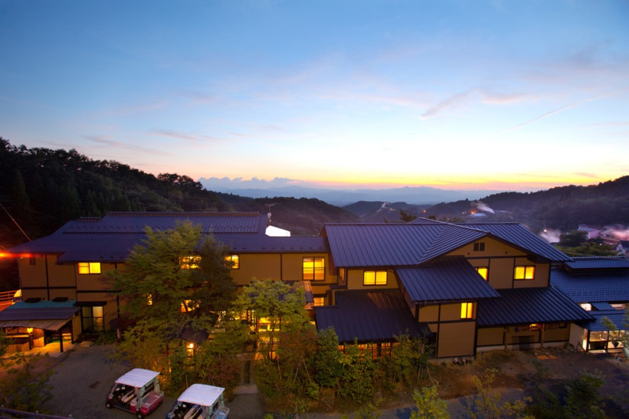 奥阿蘇の高台に建つ、大人向けの隠れ宿。