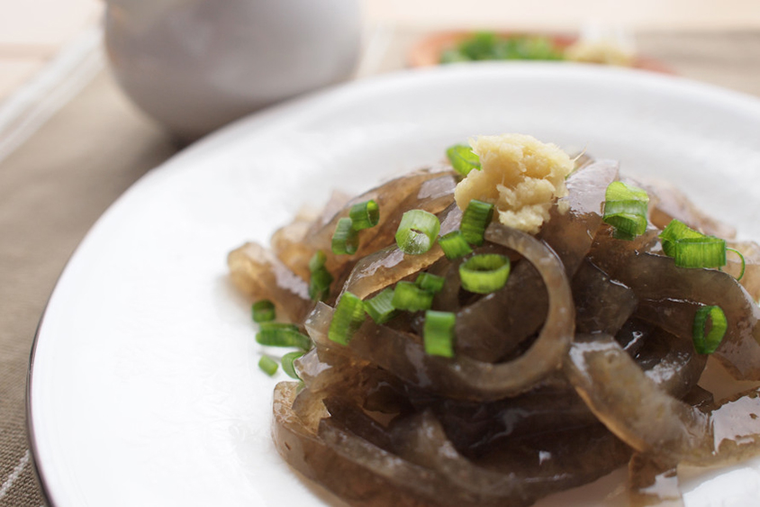 原料は海草のみ、低カロリーで植物繊維が豊富。