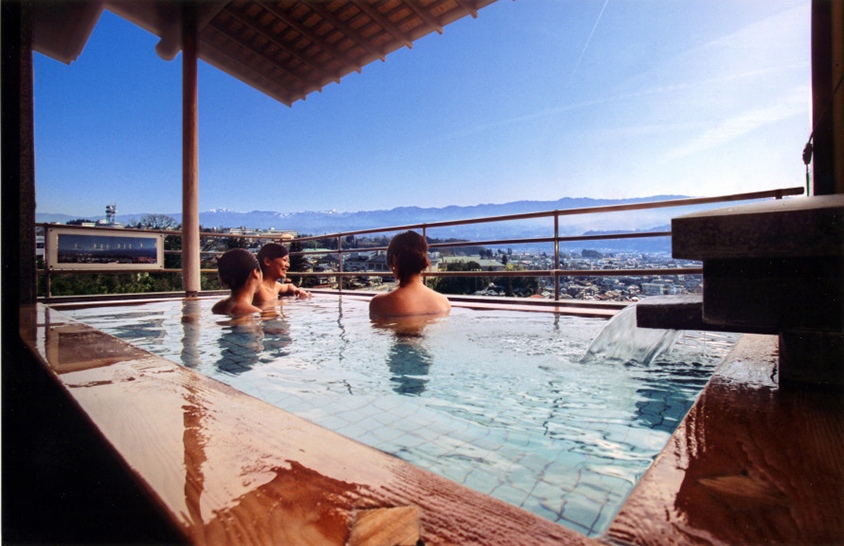 飯田の町並みを見下ろせる、空中露天風呂。