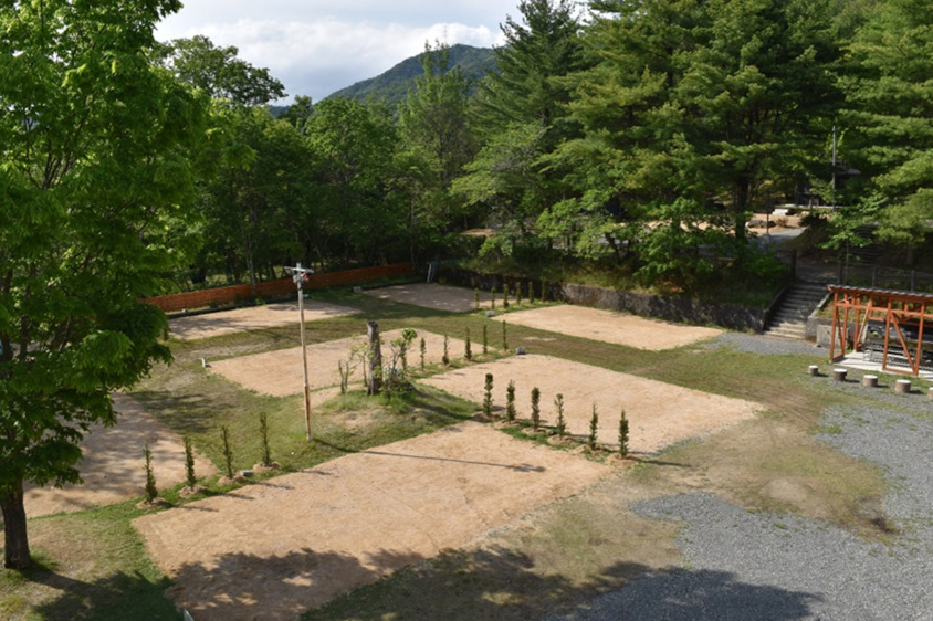 併設のキャンプ場では、手ぶらでバーベキュー（要予約）を楽しめる。