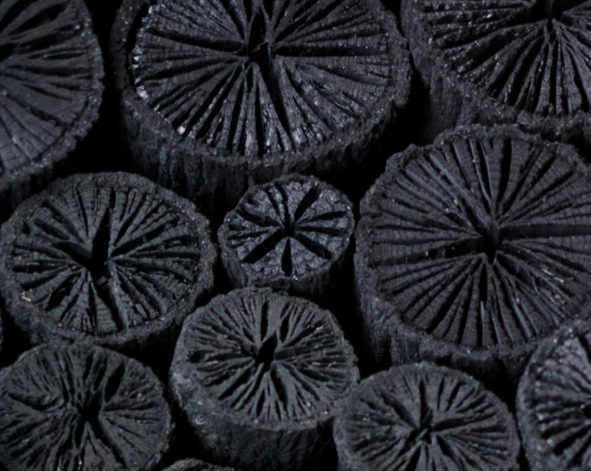 菊の花ような美しい切り口であることから「菊炭」と呼ばれるようになった。