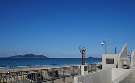 夏はビーチで人気！北斗の水くみ海浜公園や月と星にまつわるスポットをドライブ　福岡県宗像市