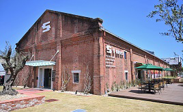 赤レンガ建物群にオープン！絶品ピッツァも楽しめる S BRICKへドライブ　兵庫県洲本市