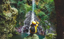 落差40メートル超の滝水を間近から見上げる！おすすめの「次の滝」　和歌山県有田川町