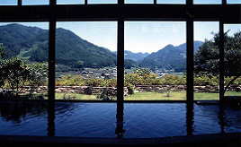 田園風景が窓いっぱいに広がる！「星の温泉館きらら」で至福の入浴タイム　福岡県星野村