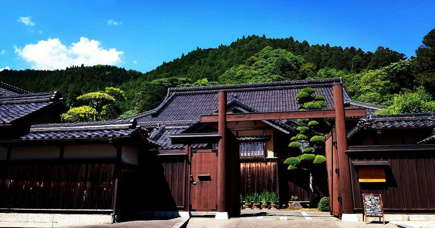 広大な敷地に建つ大邸宅！日本庭園も美しい「石谷家住宅」 鳥取県智頭