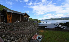 整然と積み上げられた石垣！海を望む「外泊・石垣の里」　愛媛県愛南町