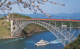 渦巻く潮流と見頃のサクラ！西海橋公園へドライブ　長崎県西海市