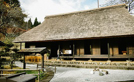 モノレールに乗って尾根上の古民家へ！「重要文化財 小林家住宅」　東京都檜原村