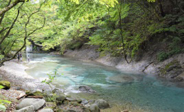 アクアブルーに輝く清流！吊り橋や遊歩道もある木の俣渓谷　栃木県那須塩原市