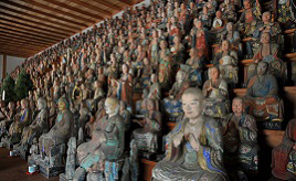 その数500体以上！さまざまな表情の羅漢像が並ぶ「五百羅漢」　兵庫県洲本市