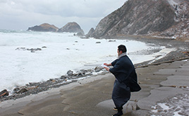 冬の日本海に新年の願いを叫べ！毎年恒例の人気イベントへ行ってみよう　新潟県佐渡市