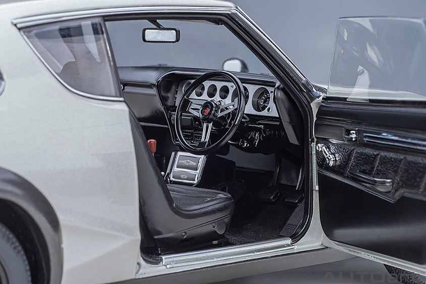 1/18スケール 「 日産 スカイライン GT-R」 室内