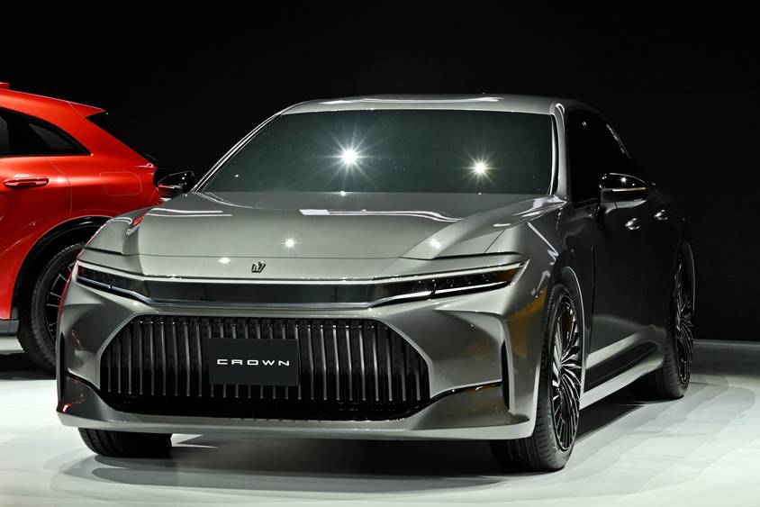 16代目新型クラウンのワールドプレミア