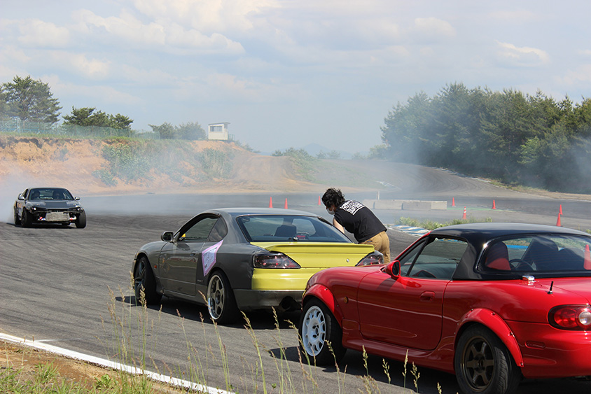 チームオレンジ ドリフトスクールドリ小屋 ドリフト派だけでなくグリップ走行派も楽しめる トヨタ自動車のクルマ情報サイト Gazoo チームオレンジ ドリフトスクールドリ小屋 ドリフト派だけでなくグリップ走行派も楽しめる トヨタ自動車のクルマ情報サイト Gazoo