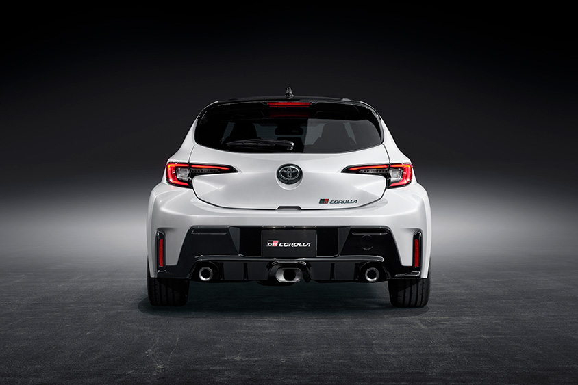 GRカローラ RZ リヤ 正面