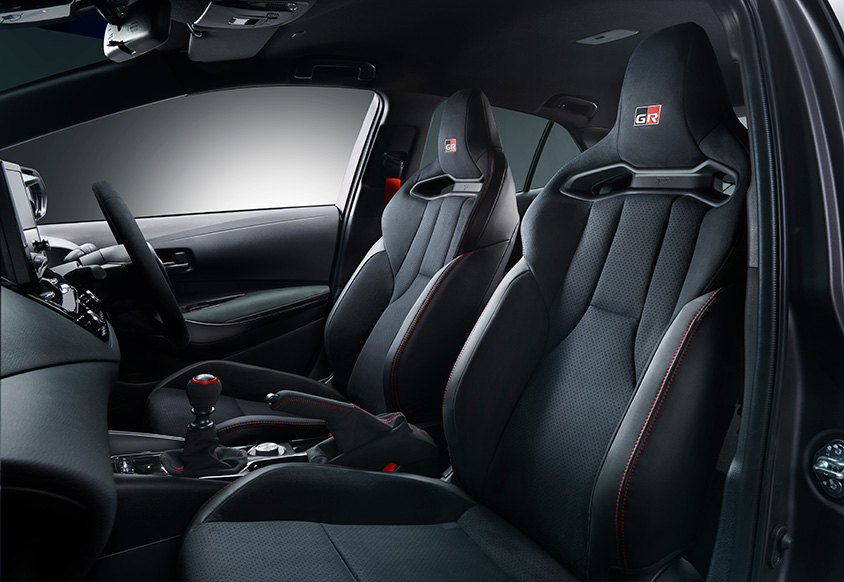 GRカローラ モリゾウエディション シート