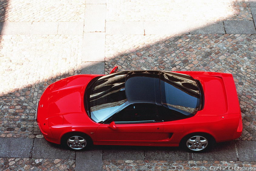 鮮やかなフォーミュラレッドの初代NSX