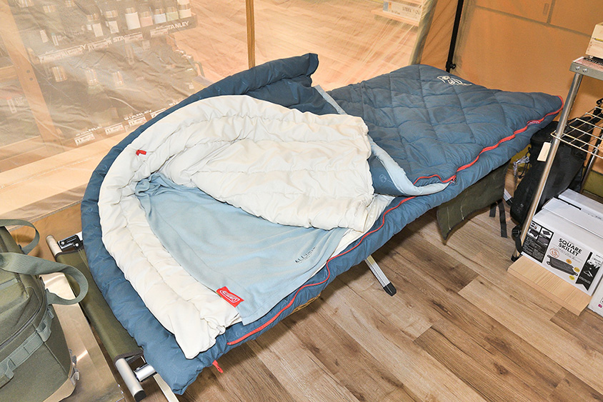 3層構造のコールマン「マルチレイヤースリーピングバッグ」