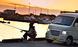 アウトドア人気で注目される釣り！　地元の釣り場と仕掛けは地元の釣具店で聞けば間違いなし