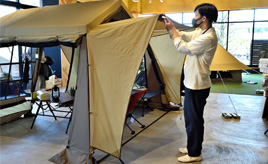 老舗キャンプ用品店に聞く、快適車中泊のファーストステップ。高機能ギアは車内でも有効！