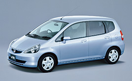 【GAZOO車クイズ Q.161】ホンダのコンパクトカー「フィット」が誕生した年の出来事として正しいものは？