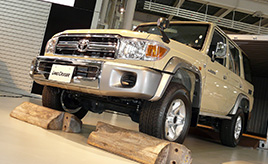 【GAZOO車クイズ Q.168】対地障害角のなかで、クルマの最先端から前輪タイヤをつないだ線と地面の角度を表す言葉は？