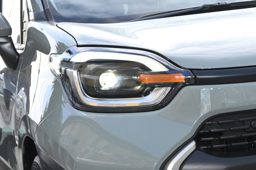 新型シエンタのZグレードで採用されているBi-Beam LEDヘッドランプ