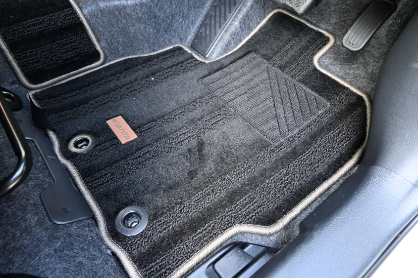 新型シエンタ専用のフロアマット（デラックスタイプ）