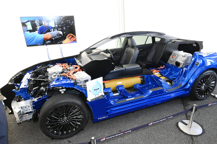 MIRAIのカットモデル