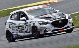 17号車 DXLアラゴスタNOPROデミオ