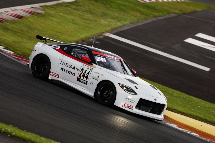 244号車Nissan Z Racing Conceptの右サイド