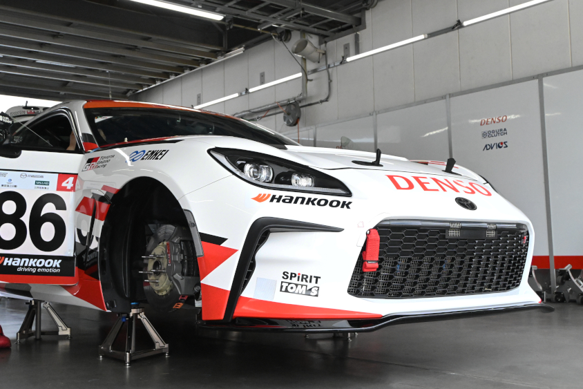 86号車トムススピリットGR86のフロント