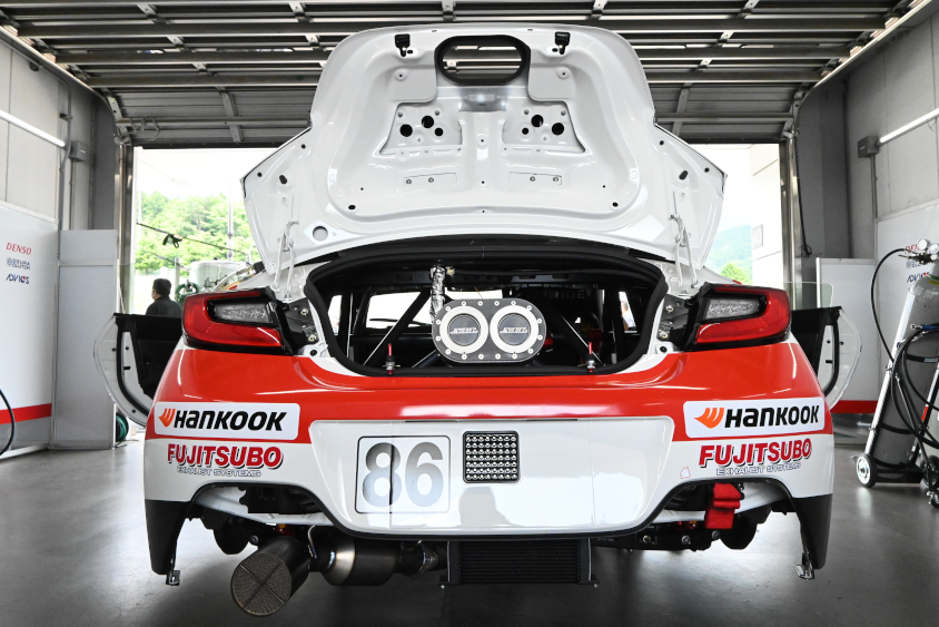 86号車トムススピリットGR86のリア