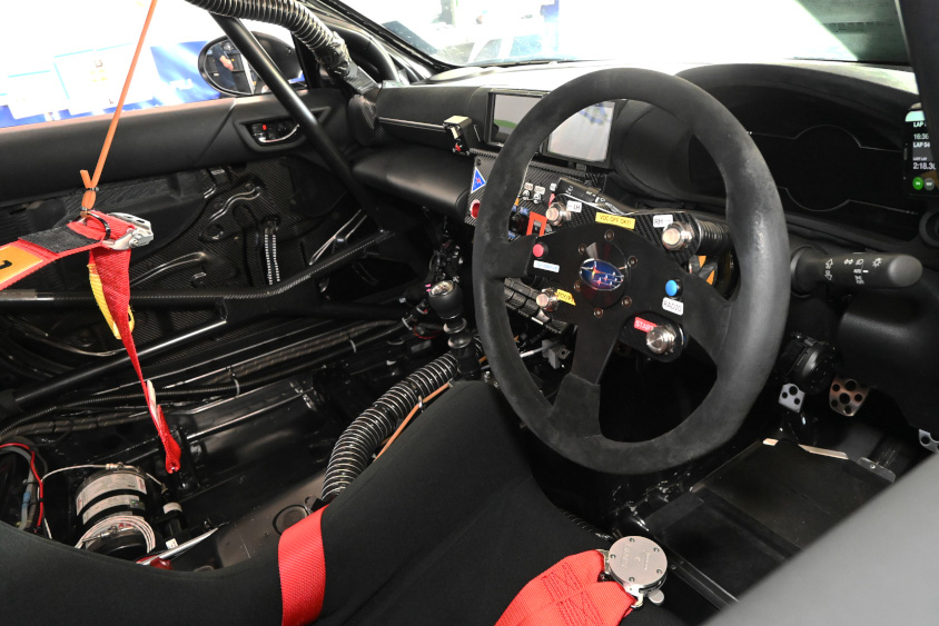 #61 Team SDA Engineering BRZ CNF Conceptのコクピット