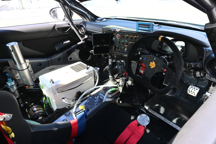 スーパー耐久 ST-4クラス 884号車 シェイドレーシング GR86のコクピット