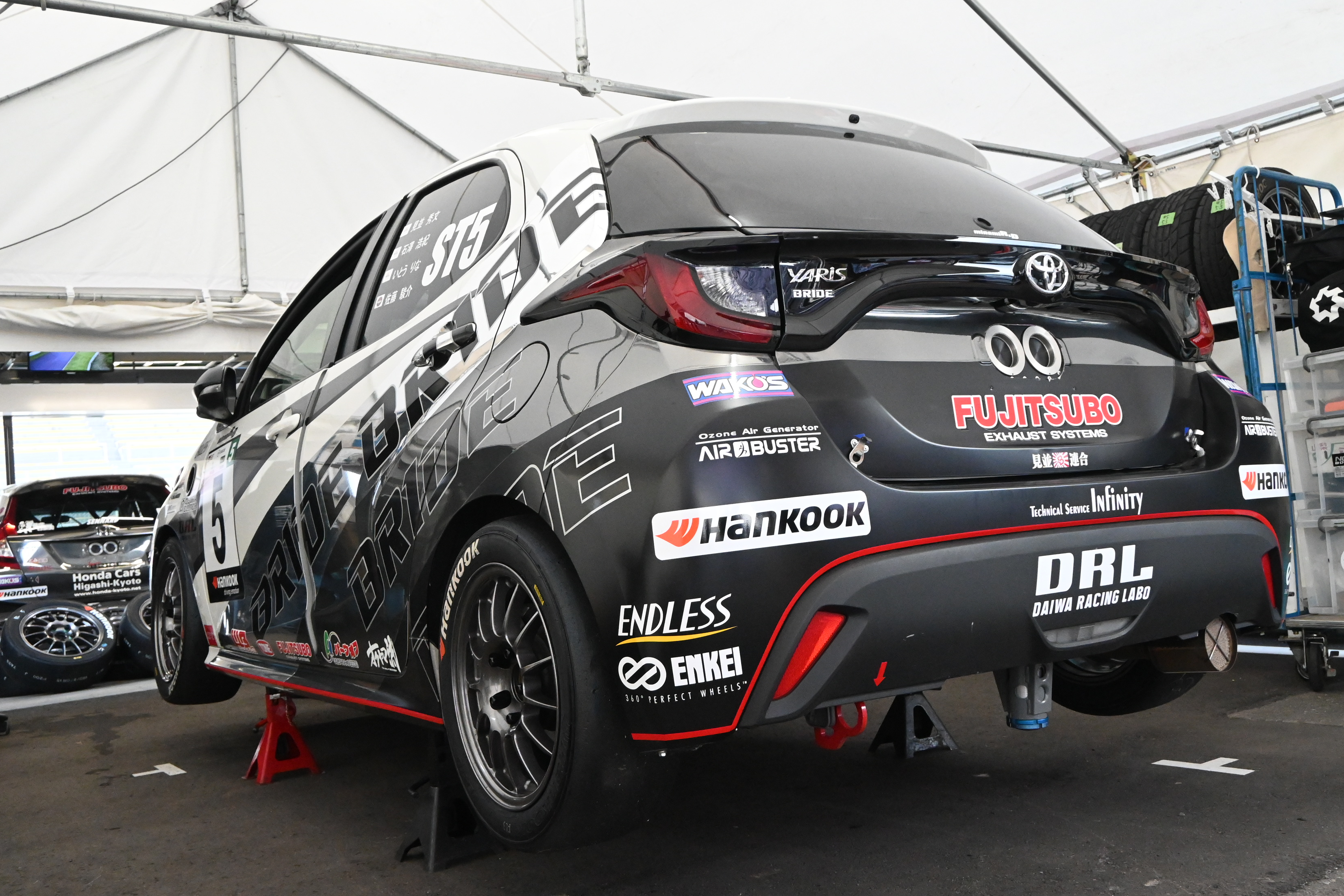 スーパー耐久 ST-5クラス 5号車 THE BRIDE YARISのリア