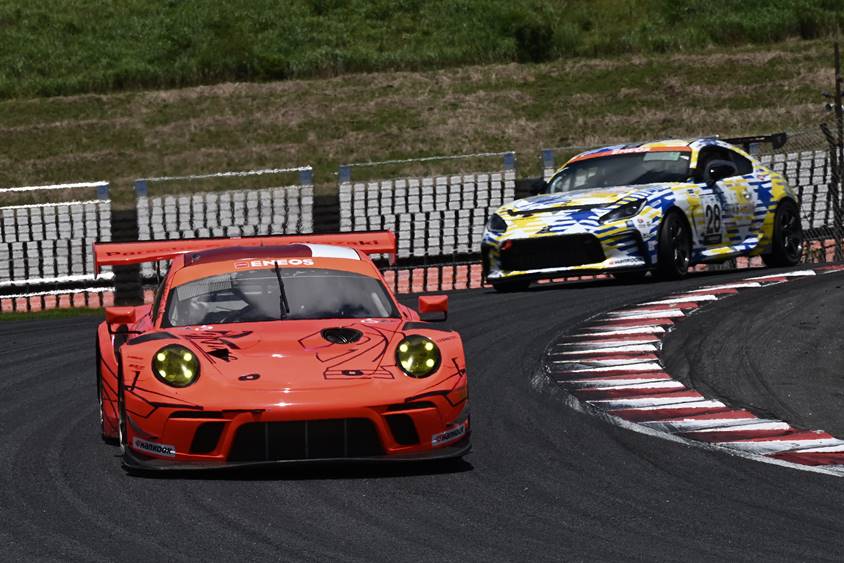 16号車ポルシェセンター岡崎 911 GT3R