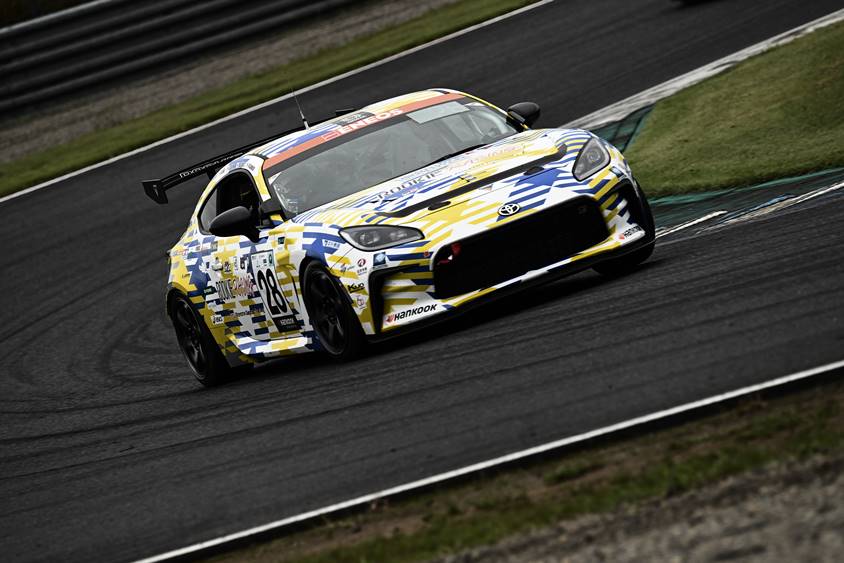 28号車　OORC ROOKIE GR86 CNF Concept