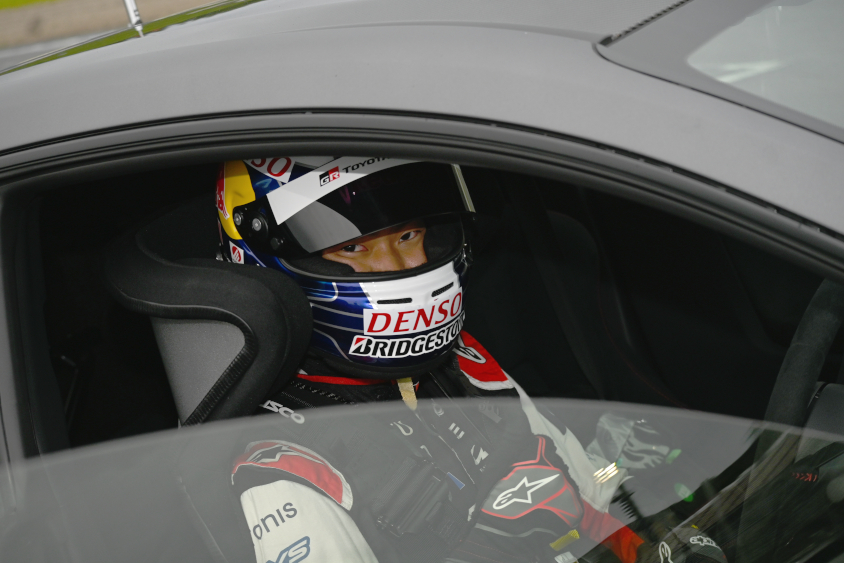 8号車チーム 平川亮選手