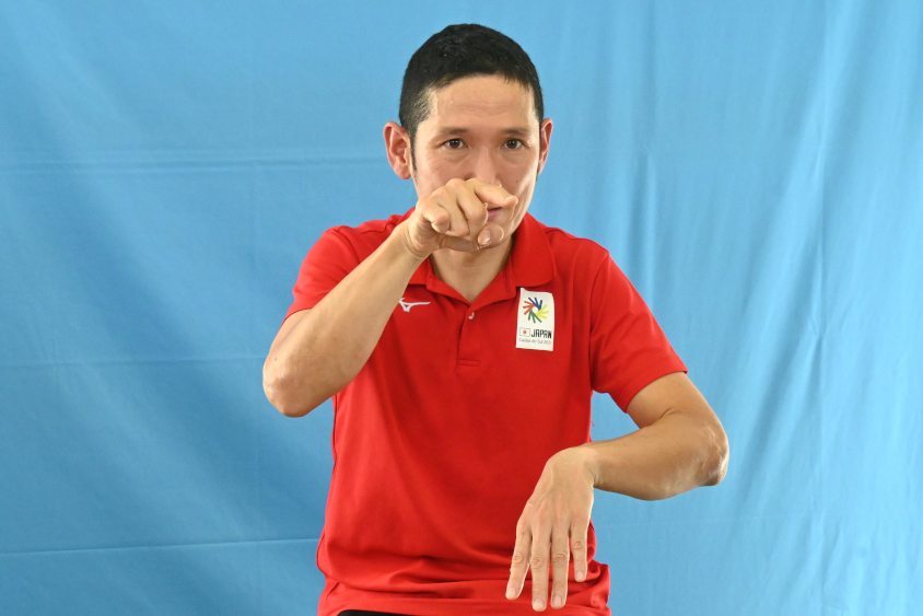 スーパー耐久を大きな手振り身振りでリアルタイム手話実況した早瀨憲太郎さん