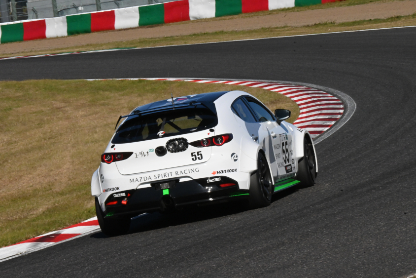 55号車 MAZDA SPIRIT RACING MAZDA3 Bio conceptのリアビュー