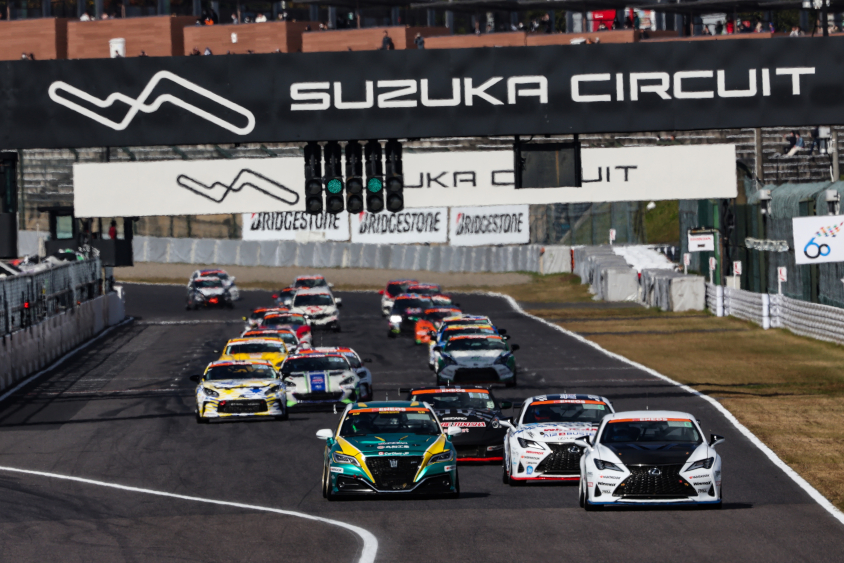 スーパー耐久第7戦鈴鹿 決勝レース グループ2スタート