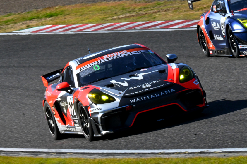 ST-Z 1位 22号車 Porsche EBI WAIMARAMA Cayman GT4 RS